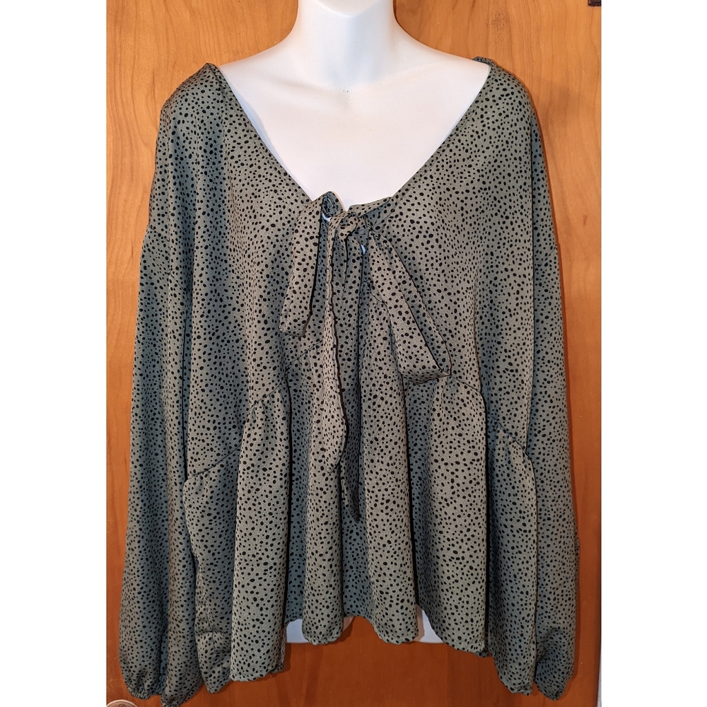 SHEIN green block ditzy all over polka dot boho v neck blouse